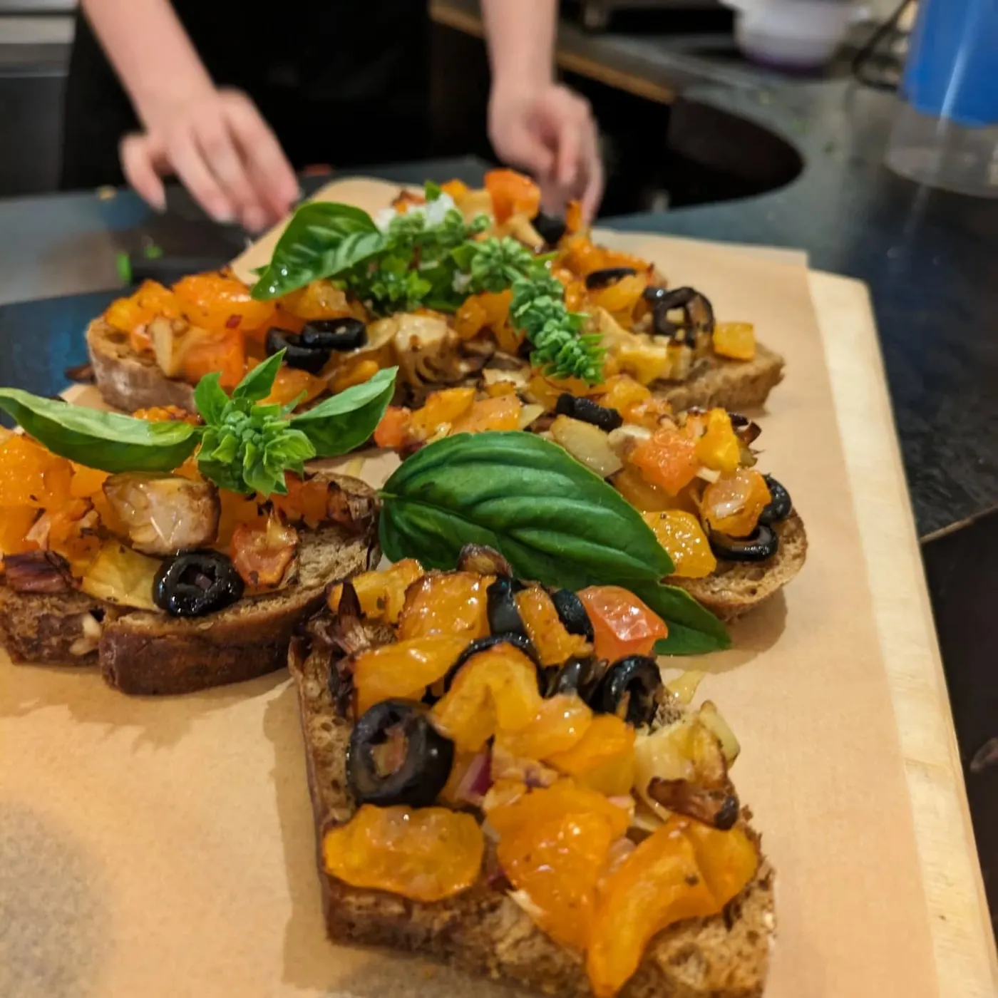 Bruschetta su užkandžiais